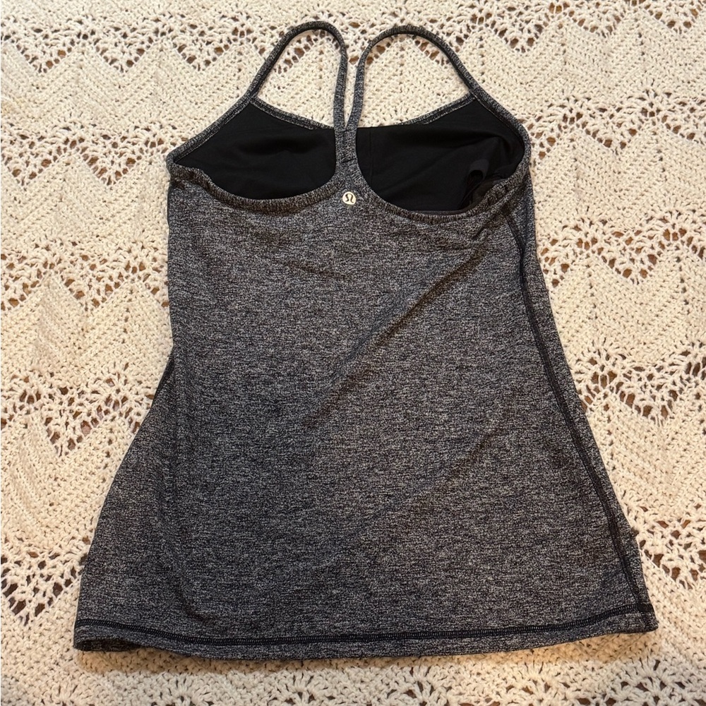 Lululemon Women’s Size 6 Grey Racer Back Workout Yoga Top With Built In Bra - Picture 4 of 6